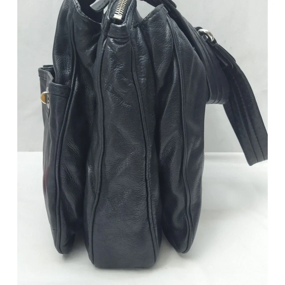 Marc By Marc Jacobs Black Leather Turnlock Pockets Zipper Closure Shoulder Bag